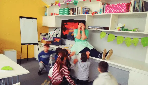 Alice teaching a class of inquisitive kids. 